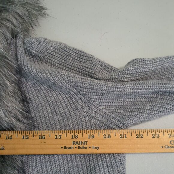 Garnet Hill gray Fur Trim removable collar Cardigan Sweater Poncho medium - Picture 4 of 6